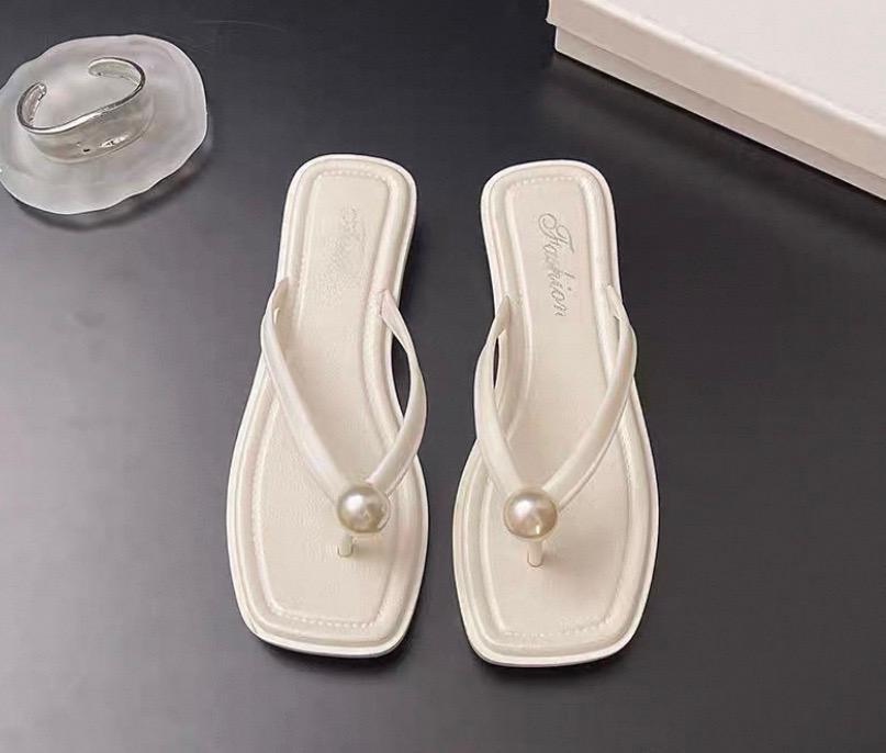 Girls Stylish Slippers White P-1-code: 01