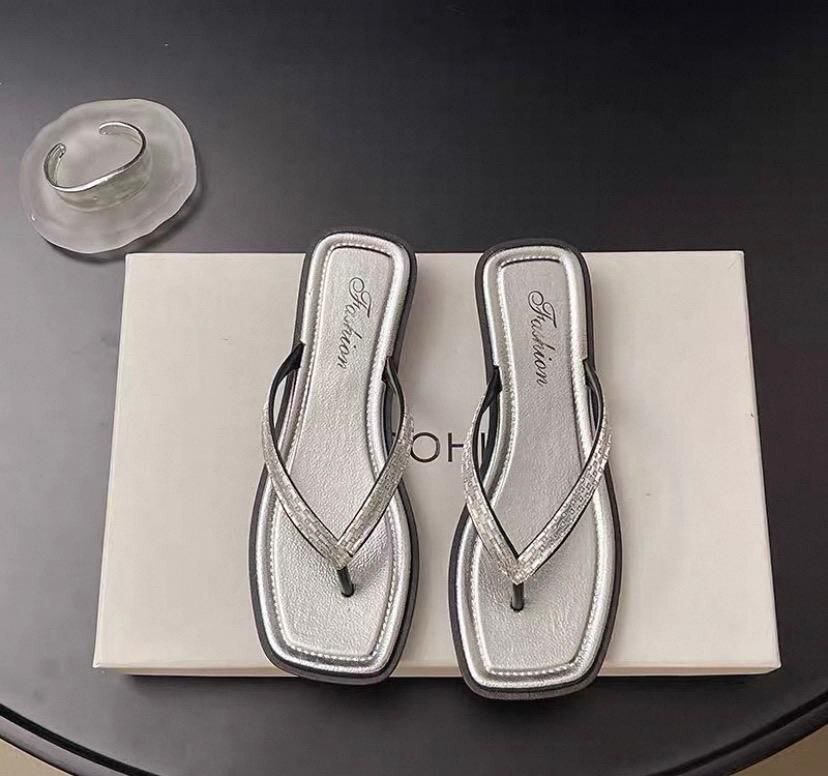 Girls Stylish Slippers Silver Zml code: 07